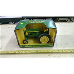ERTL 1/16 SCALE JOHN DEERE 620 TRACTOR