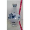 Image 1 : Indigo Blue on White Slip Porcelain Vase