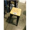 Image 2 : 4 DESIGN FORM WOOD TOP BLACK METAL BAR HEIGHT STOOLS