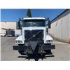 Image 2 : 2005 VOLVO DUMP TRUCK VIN 4V5KC9GH45N391986