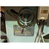 Image 2 : DELTA UNISAW 10" TILTING ARBOR SAW WITH ACCESSORIES
