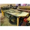 Image 3 : DELTA UNISAW 10" TILTING ARBOR SAW WITH ACCESSORIES