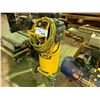 Image 1 : DEWALT D55168-CA UPRIGHT PORTABLE AIR COMPRESSOR 200 PSI, 15 GALLON, 1.6 HP