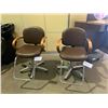 Image 2 : 4 DRAWER, 2 DOOR DOUBLE SIDED SALON BOOTH WITH 2 GAS LIFT SALON CHAIRS