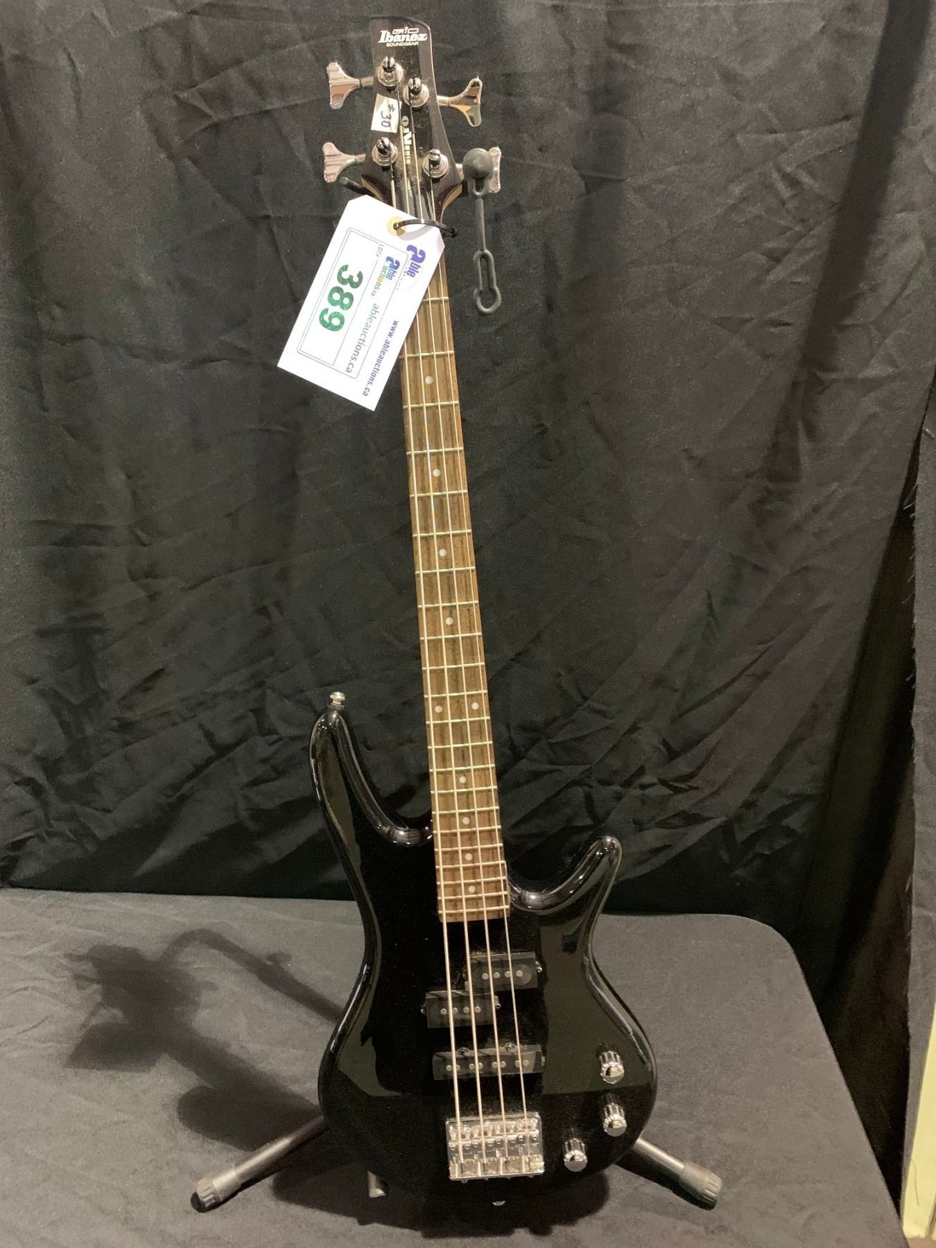 BLACK IBANEZ SOUNDGEAR MIKRO SERIES ELECTRIC BASE GUITAR WITH GIG BAG