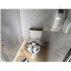 Image 2 : 2020 BASTONE 110V/ 220V PORTABLE TOILET WITH SHOWER BUILDING