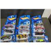 Image 5 : (30) Hot Wheels Cars in Packages