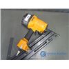 Image 3 : Bostitch Air Nailer