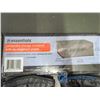 Image 3 : Essential Collapsible Storage Containers, Men's Leather Gloves, and Water Repellent Gloves
