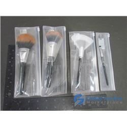 Set Of 4 Quo Makeup Brushes