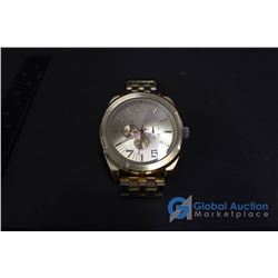 Mens Large Faced Gold Coloured Watch w/Metal Band