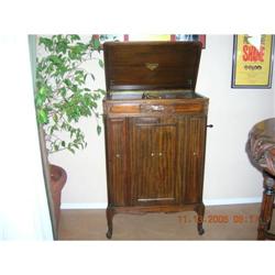 Working Mahogany Victrola #856460