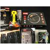 Image 8 : ASSORTED BATTERIES AND FLASHLIGHTS