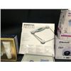 Image 4 : ASSORTED HOUSEHOLD ITEMS INC. SCALE, HOME THEATER PROJECTOR, HYGIENE PRODUCTS AND MORE