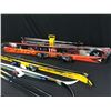 Image 8 : 5 PAIRS OF VARIOUS OLDER MODEL SKIS, VARIOUS SIZES AND CONDITIONS, 2 PAIRS OF POLES AND SKI TOTE