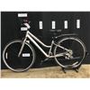Image 1 : GREY MARIN KENTFIELD TWO 24 SPEED HYBRID CRUISER BIKE, SMALL FRAME SIZE, STANDOVER HEIGHT: 75 CM