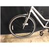 Image 2 : GREY MARIN KENTFIELD TWO 24 SPEED HYBRID CRUISER BIKE, SMALL FRAME SIZE, STANDOVER HEIGHT: 75 CM