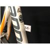Image 11 : WHITE AND ORANGE CANNONDALE VITTORIA 20 SPEED ROAD BIKE WITH CLIP PEDALS, 60 CM FRAME SIZE,