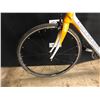 Image 3 : WHITE AND ORANGE CANNONDALE VITTORIA 20 SPEED ROAD BIKE WITH CLIP PEDALS, 60 CM FRAME SIZE,