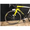Image 2 : YELLOW AND BLACK GIANT DEFY 27 SPEED ROAD BIKE, MEDIUM FRAME SIZE, STANDOVER HEIGHT: 77 CM