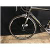 Image 2 : BLACK TREK MADONE 5.1 20 SPEED ROAD BIKE, HYBRID CLIP PEDALS, STANDOVER HEIGHT: 80 CM