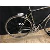 Image 8 : BLACK TREK MADONE 5.1 20 SPEED ROAD BIKE, HYBRID CLIP PEDALS, STANDOVER HEIGHT: 80 CM