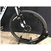 Image 8 : BLACK AND WHITE GIANT ATX 830 27 SPEED FRONT SUSPENSION MOUNTAIN BIKE WITH FRONT AND REAR DISC