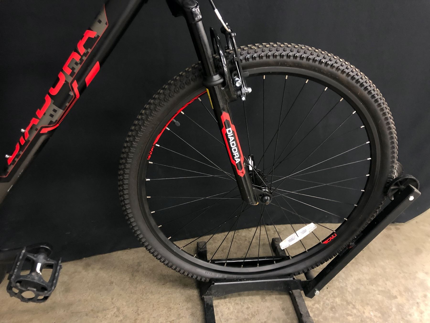 BLACK AND RED DIADORA NOVARA 21 SPEED FRONT SUSPENSION MOUNTAIN BIKE ...