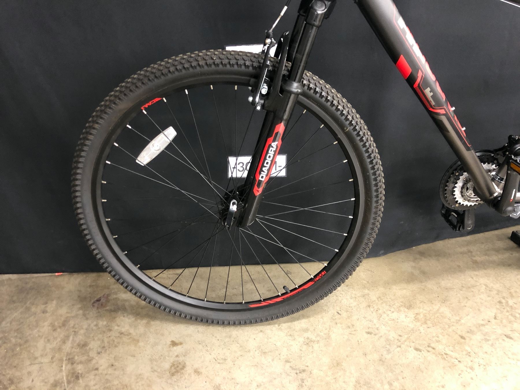 BLACK AND RED DIADORA NOVARA 21 SPEED FRONT SUSPENSION MOUNTAIN BIKE ...