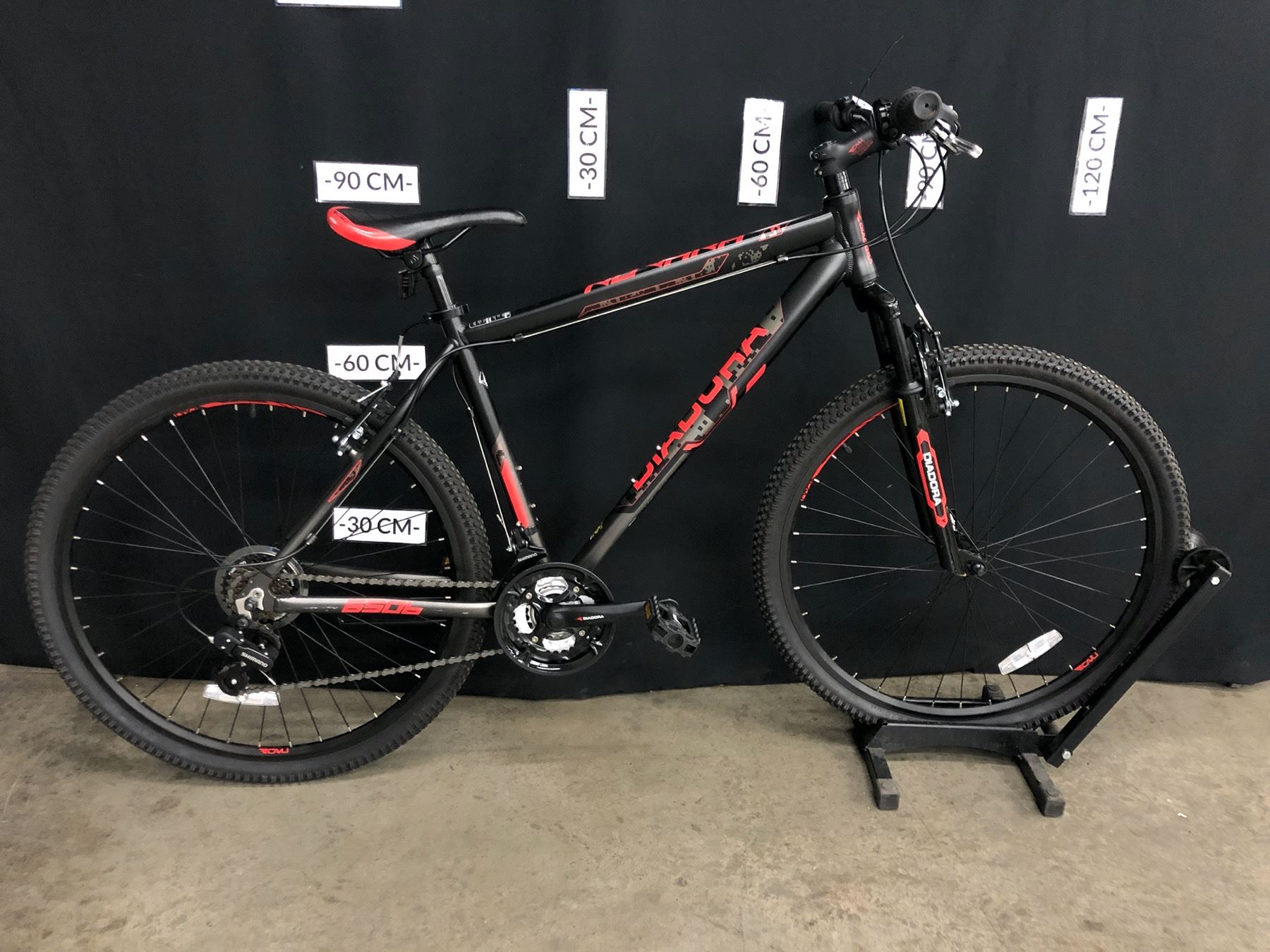 BLACK AND RED DIADORA NOVARA 21 SPEED FRONT SUSPENSION MOUNTAIN BIKE ...