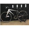 Image 1 : GREY AND WHITE GIANT RAPID 18 HYBRID ROAD BIKE, STANDOVER HEIGHT: 75 CM
