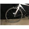 Image 2 : GREY AND WHITE GIANT RAPID 18 HYBRID ROAD BIKE, STANDOVER HEIGHT: 75 CM