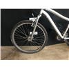 Image 2 : GREY MARIN STINSON 21 SPEED FRONT SUSPENSION HYBRID CRUISER BIKE, HANDLEBARS LOOSE, REAR BRAKE