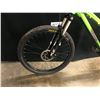 Image 2 : GREEN JAMIS KOMODO 16 SPEED FRONT SUSPENSION MOUNTAIN BIKE WITH FRONT AND REAR DISC BRAKES, SHIFTER