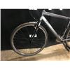 Image 2 : GREY EVO GRAND RAPID 21 SPEED HYBRID TRAIL BIKE, LARGE/20" FRAME SIZE, MINOR BEND IN FRONT RIM