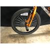 Image 2 : CHROME AND ORANGE AVIGO FREESTYLE NIGHT HAWK BMX BIKE WITH FRONT AND REAR BRAKES, PEGS AND GYRO