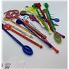 Image 2 : Twenty vintage swizzle sticks