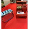 Image 2 : Vintage toys tin cash registor toster iron and plastic phone