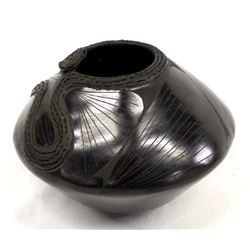Mexican Mata Ortiz Pottery Jar by Jose L. Quezada