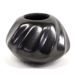 Mata Ortiz Pottery Melon Jar by Eliodoro Gonzalez