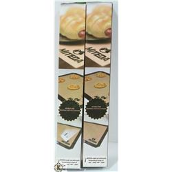 PAIR OF NEW MITEDA NON STICK SILICONE BAKING MATS