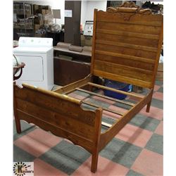 ANTIQUE WOOD CARVED OAK 3/4 SIZE BEDFRAME