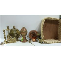 BASKET OF VINTAGE BRASS ITEMS