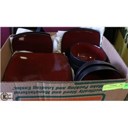 12-PC HOMETRENDS DISHWARE SET -