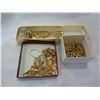 Image 1 : 3 TRAYS OF GOLD TONE JEWELLERY