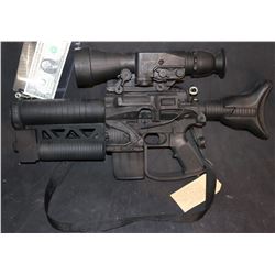ESCAPE FROM LA SNAKE PLISKIN SCREEN USED STUNT M16 ASSAULT WEAPON GUN RIFLE