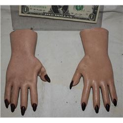 SEED OF CHUCK SCREEN USED HERO TIFFANY HANDS FROM ANIMATRONIC PUPPET