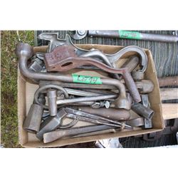 Flat with Sockets and Wrenches (20)