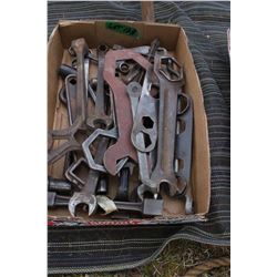 Flat with Combination Wrenches (22)