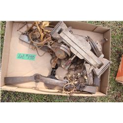 Flat with Leg Hold Animal Traps (7)